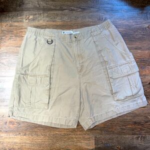 Columbia Used Cargo Shorts Waist Size 38 beige